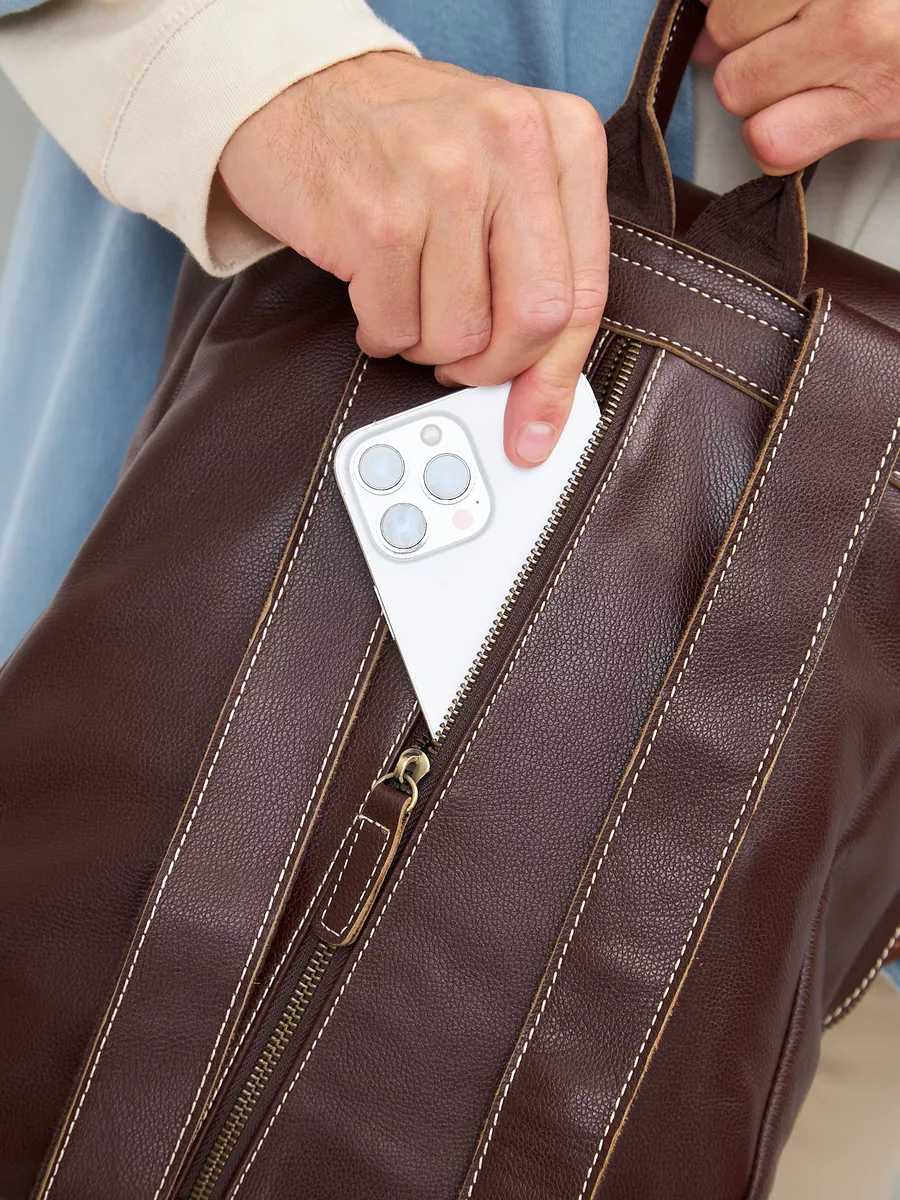 Рюкзак кожаный мужской городской для ноутбука Capsa с 3 наружными карманами и клапаном фотография 11