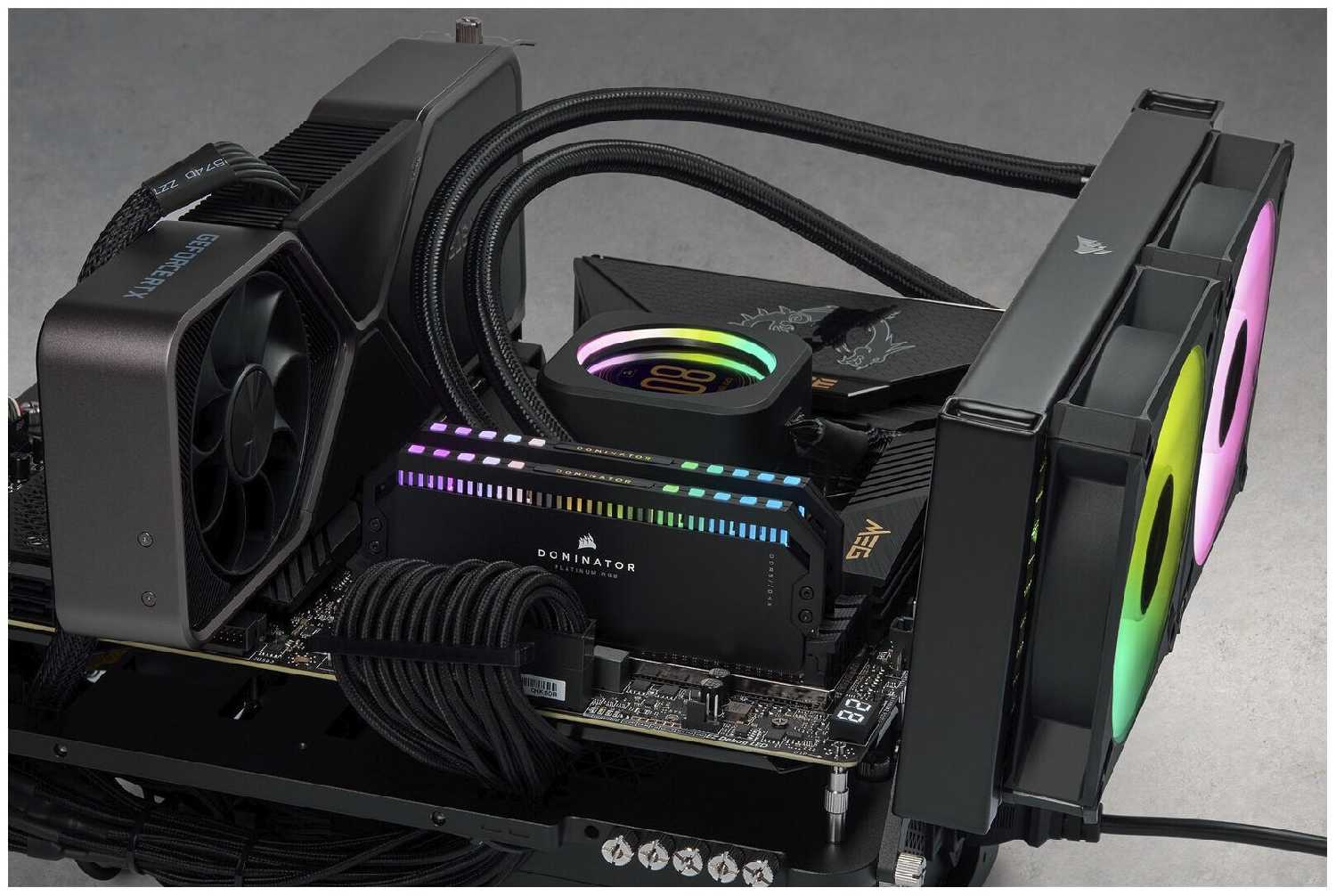 Оперативная память Corsair Dominator Platinum RGB (CMT64GX5M2X5600C40) фотография 4