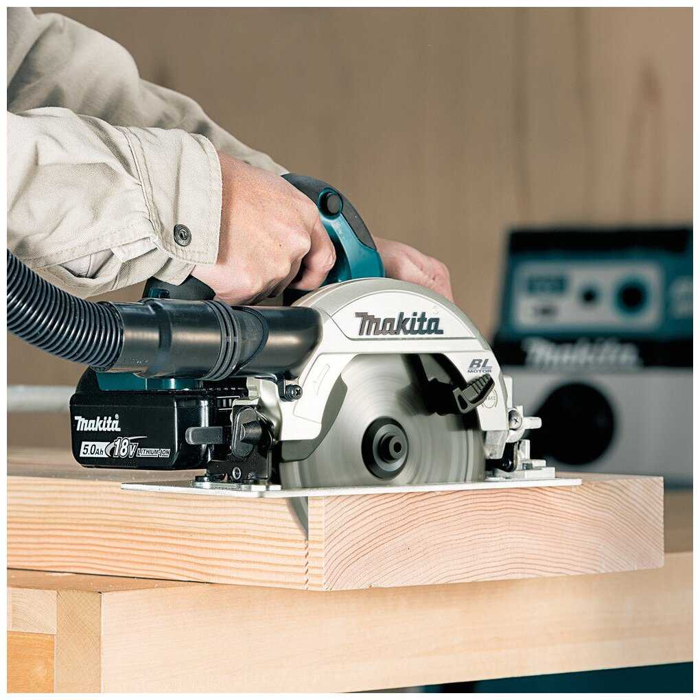 Дисковая пила аккумуляторная Makita DHS660Z фотография 11