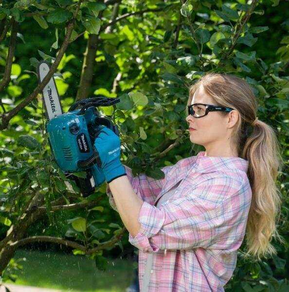 Аккумуляторная цепная пила Makita DUC204RF фотография 2