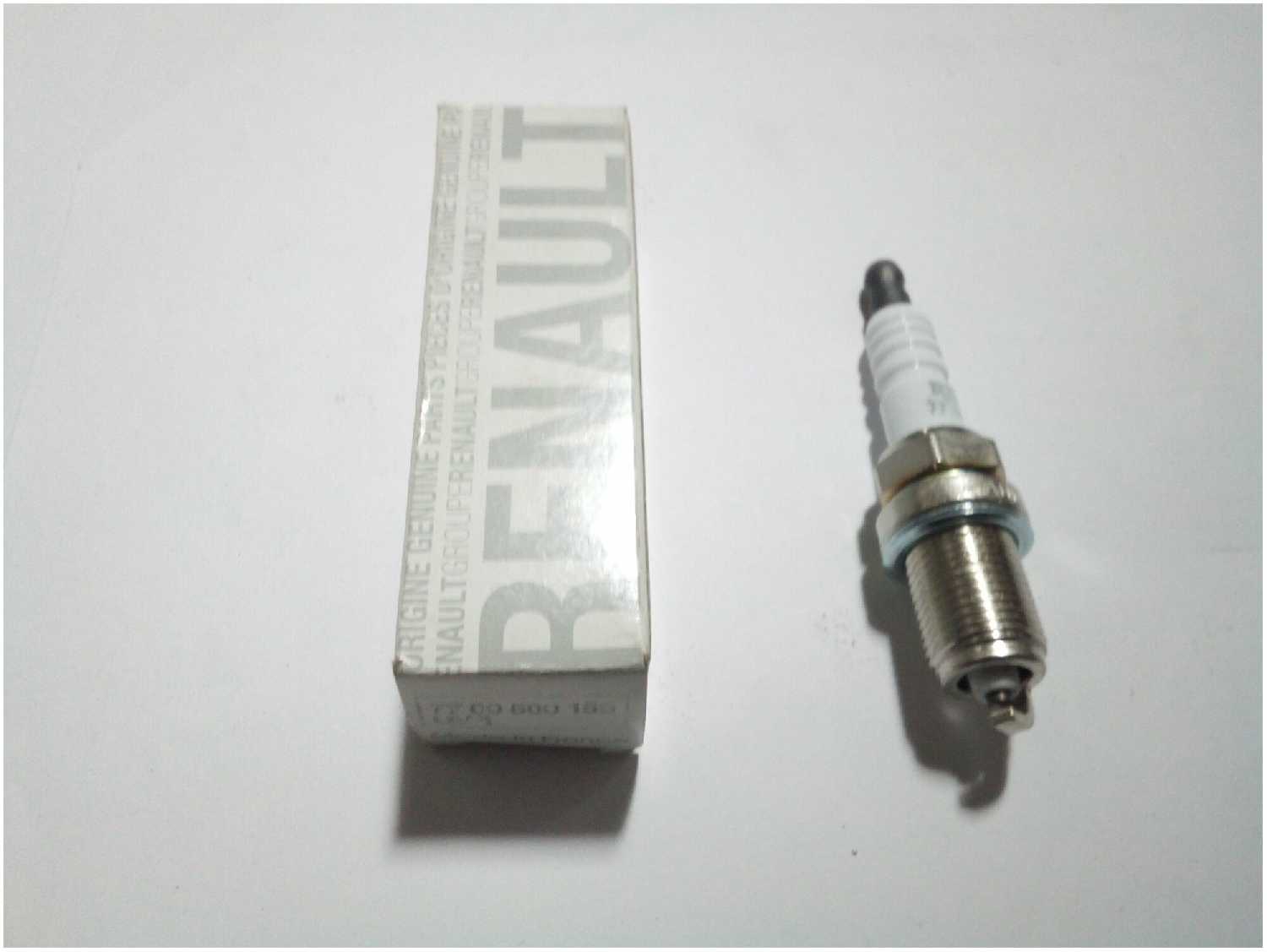 Свеча зажигания Renault 7700 500 155 фотография 4