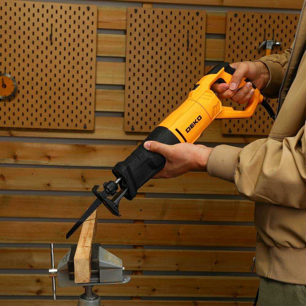 Пила DEKO DKRS1200 (063-4195) фотография 3