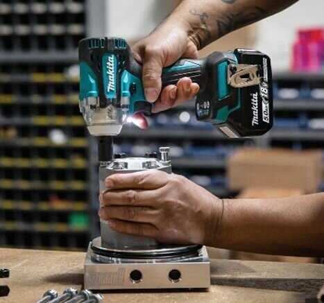 Аккумуляторный гайковерт Makita LXT BL DTW300Z фотография 5