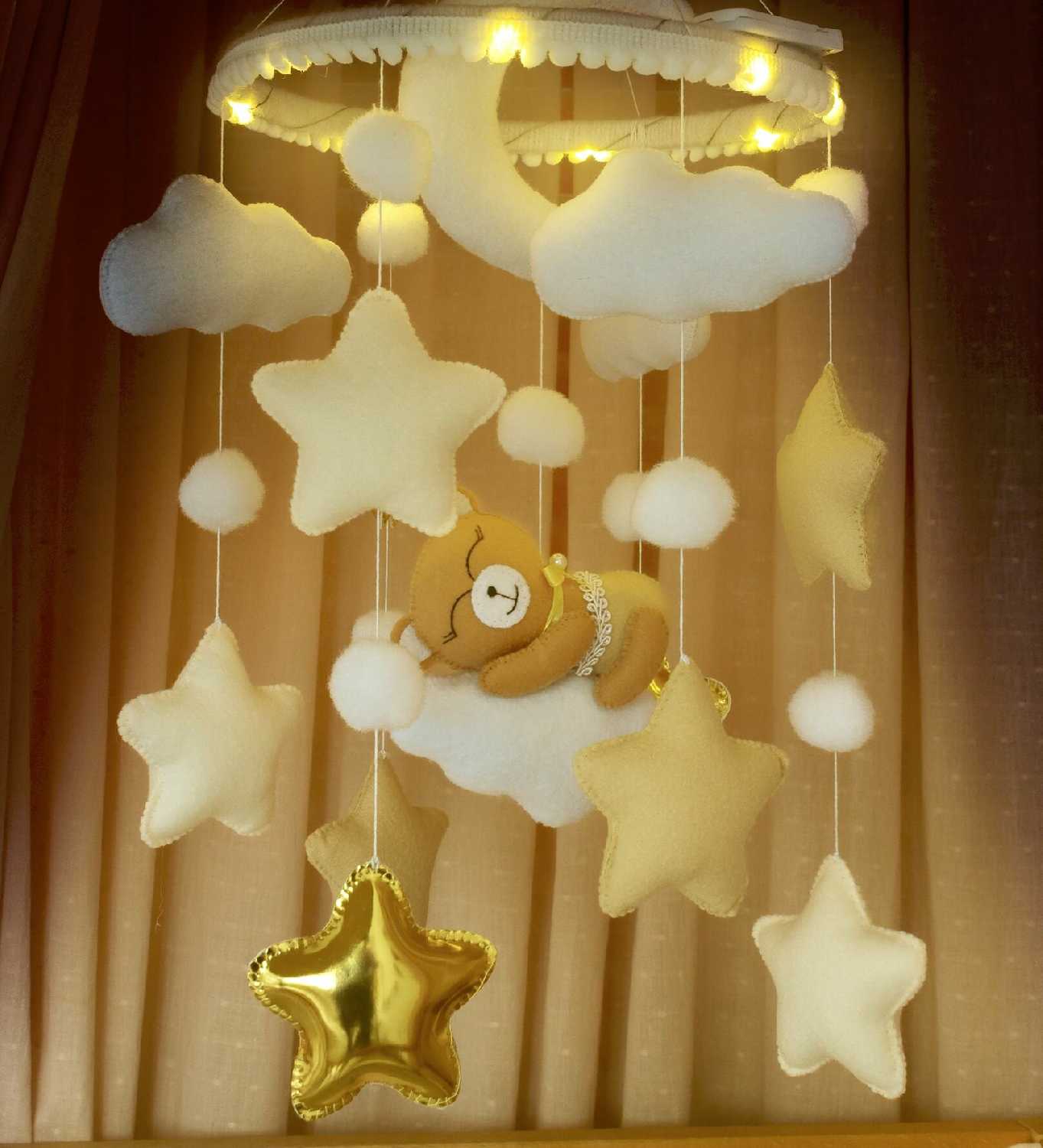 Мобиль в кроватку для новорожденных с подсветкой фотография 15