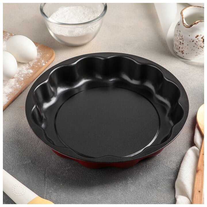 Форма для выпечки Доляна «Ренард. Волнистый круг», 25×4 см, антипригарное покрытие, цвет бордовый