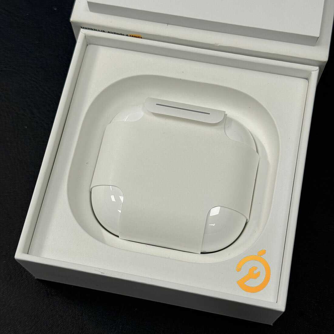 Зарядный кейс AirPods 4 USB-C (A3058) фотография 5
