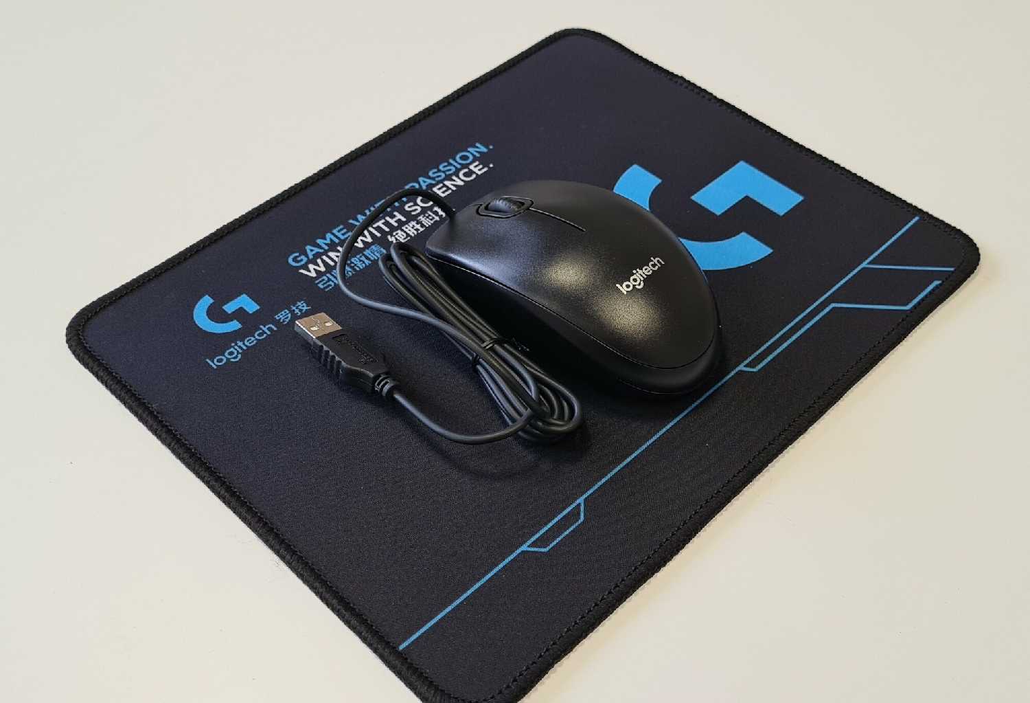 Комплект Logitech Мышь M100r + Коврик фотография 4