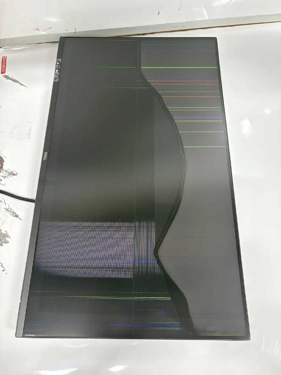 Монитор DELL P2425DE фотография 1