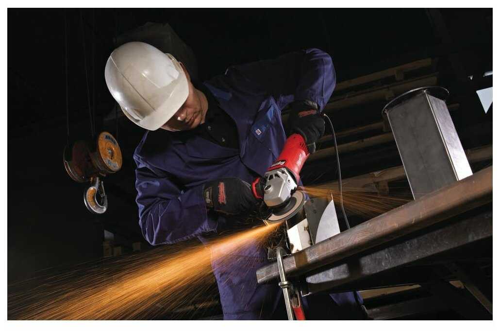 Аккумуляторная УШМ Milwaukee AGV 15-125 XC (4933428120) фотография 1