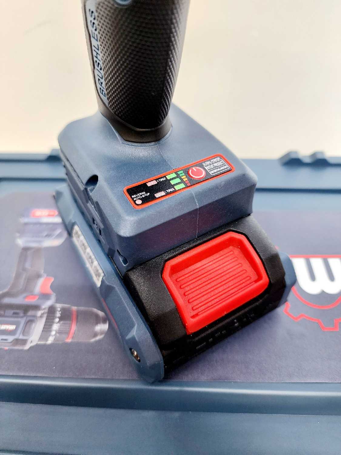 Аккумуляторный бесщеточный ударный шуруповерт Smart фотография 3