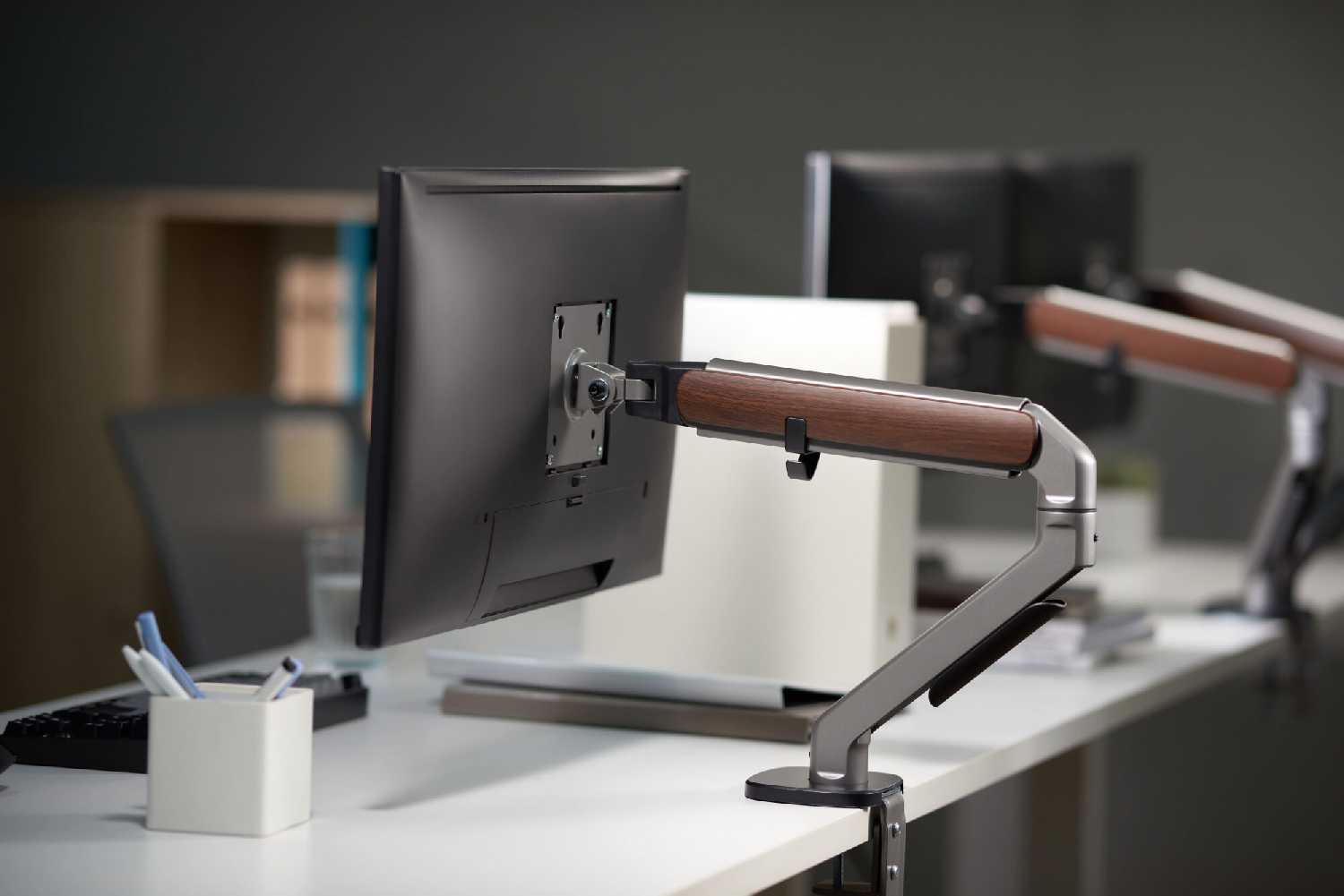 Кронштейн для мониторов Ultramounts UM734WD 17