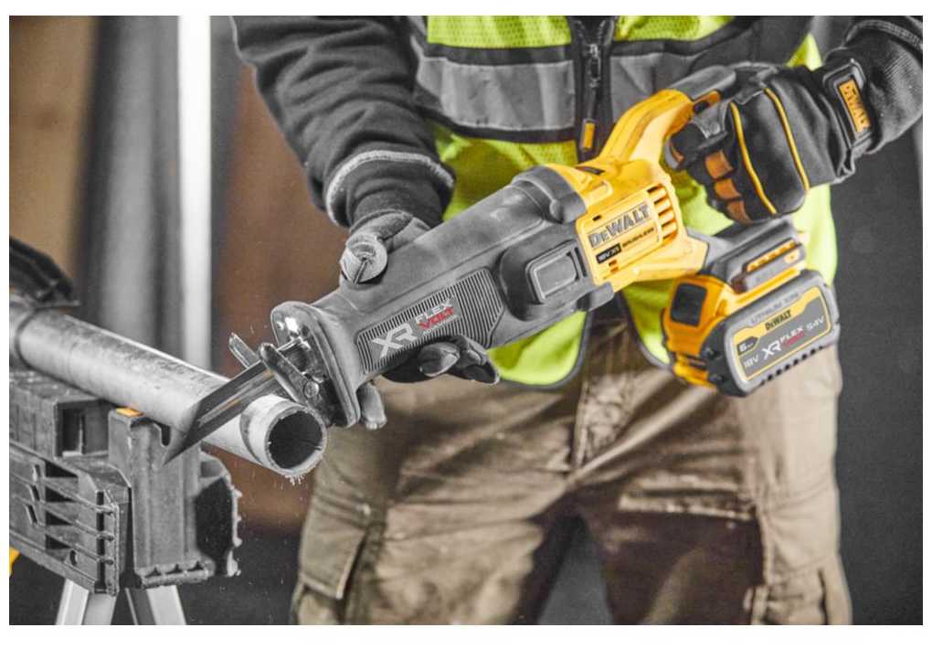 Пила DeWALT DCS386NT кейс фотография 8