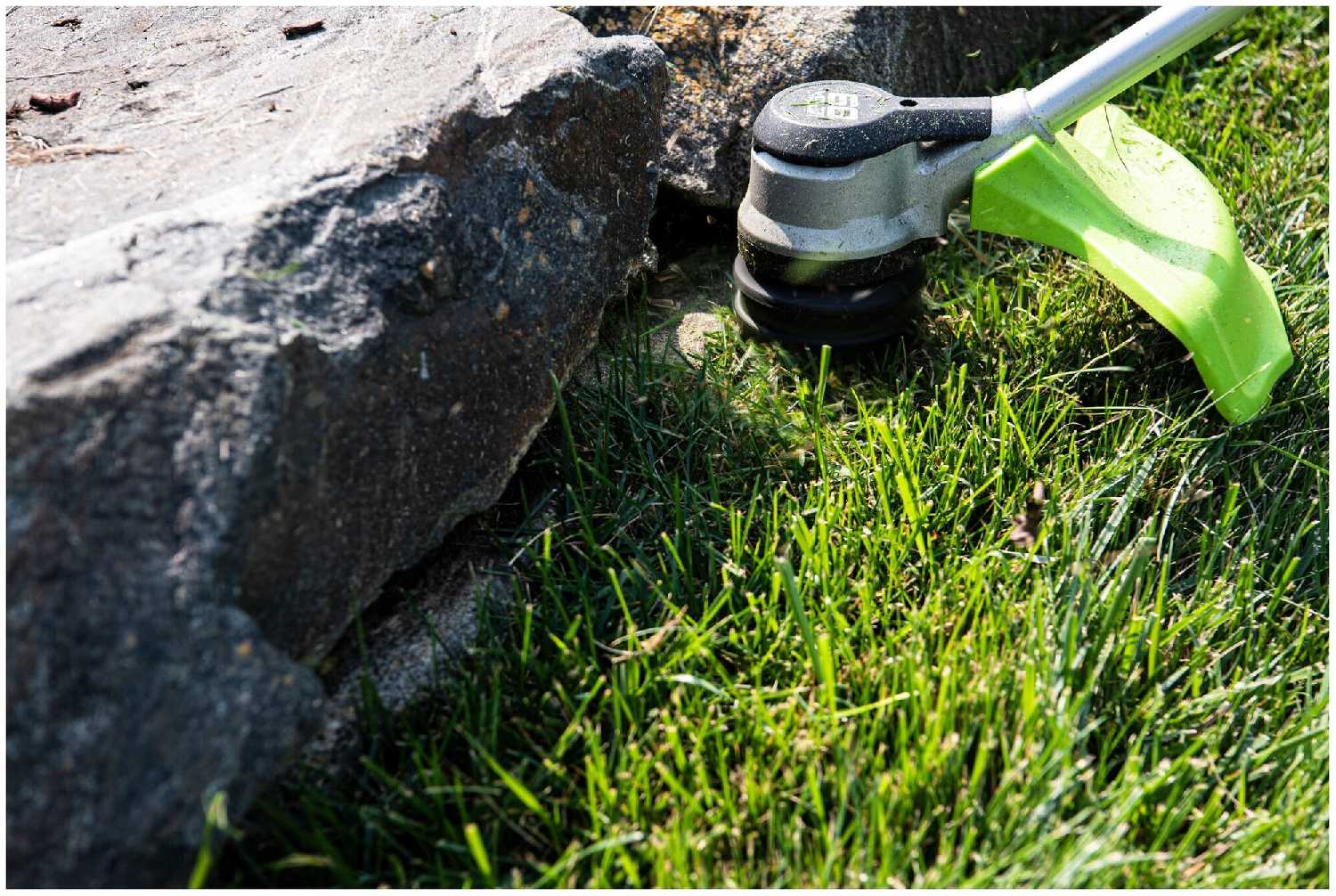 Триммер Greenworks GD60LTK4, 60V, бесщеточный, с АКБ 4Ач и ЗУ фотография 3