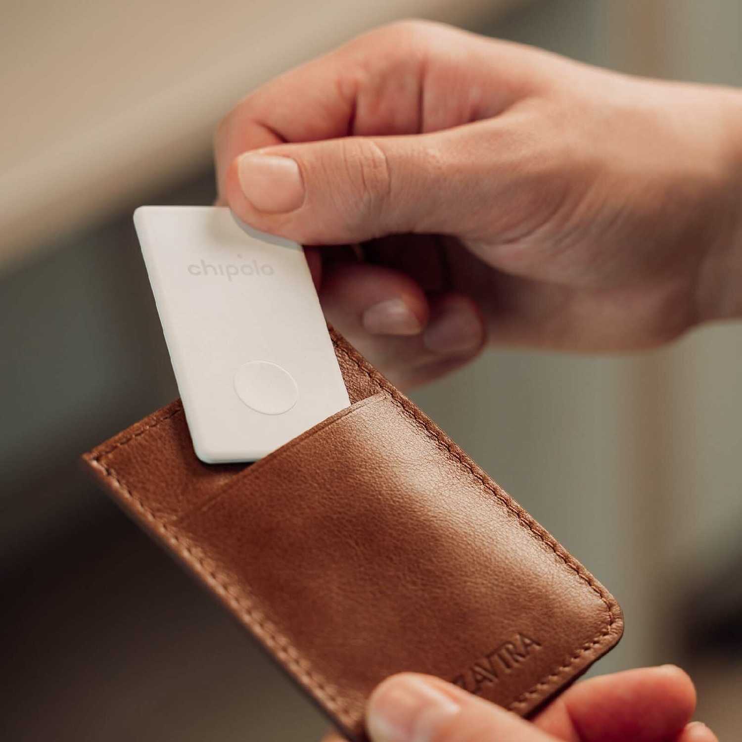 Умная карта-трекер Chipolo CARD фотография 3