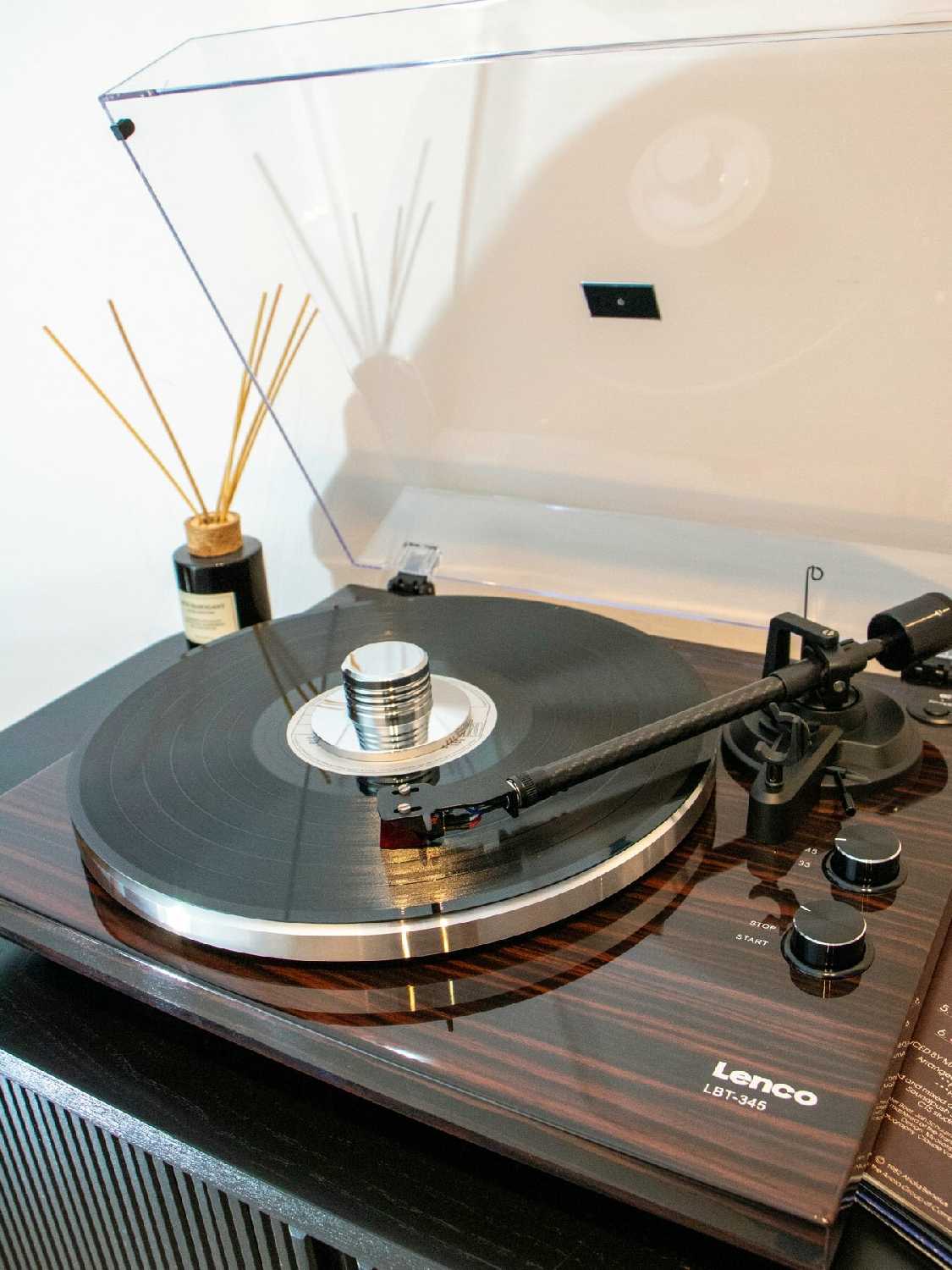 Виниловый проигрыватель Lenco LBT-345WA с Bluetooth и Ortofon 2MRED фотография 1