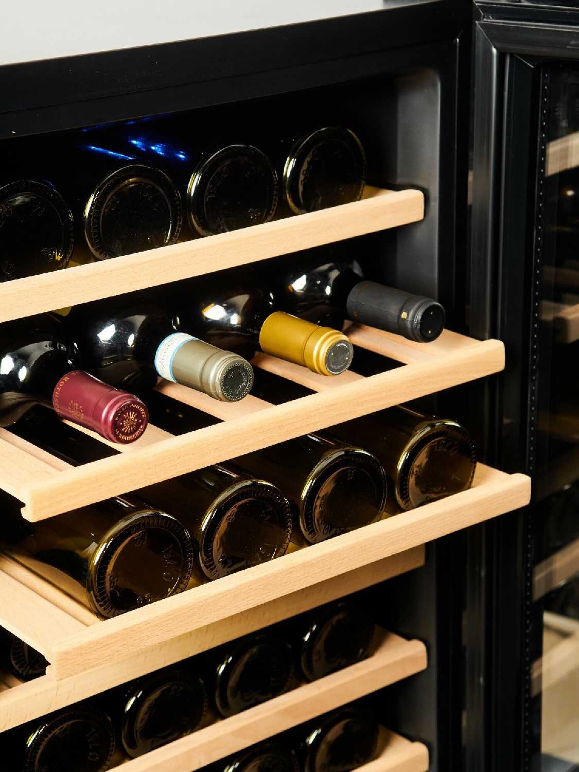 Однозонный винный шкаф Vinosafe VSF28AM фотография 4