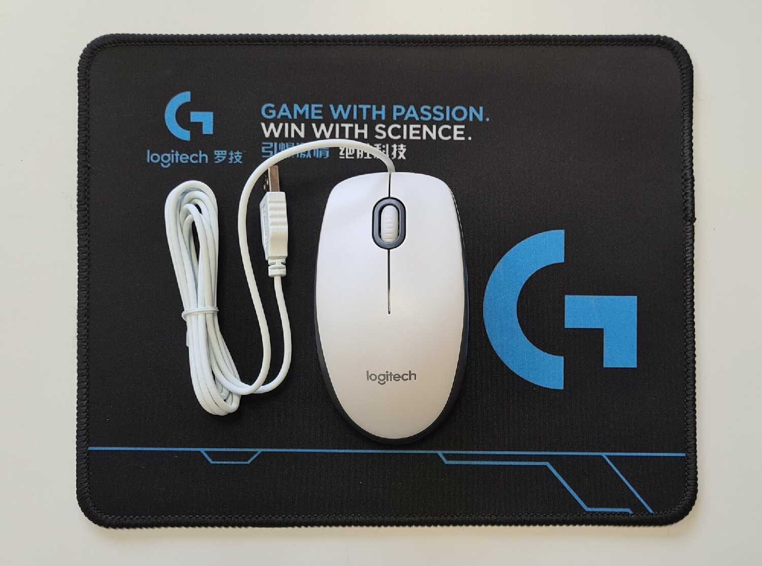 Комплект Logitech Мышь M100r + Коврик