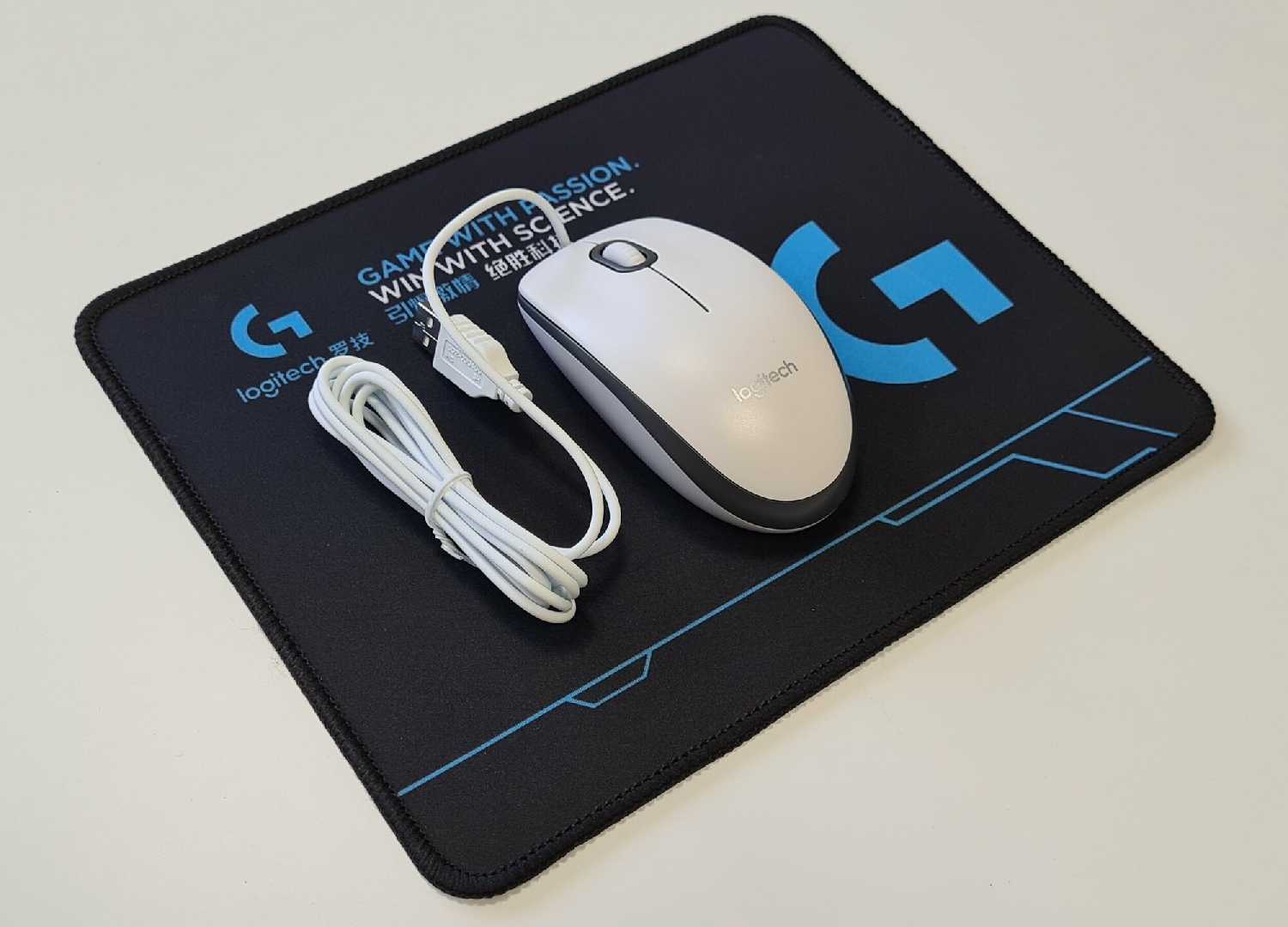 Комплект Logitech Мышь M100r + Коврик фотография 1