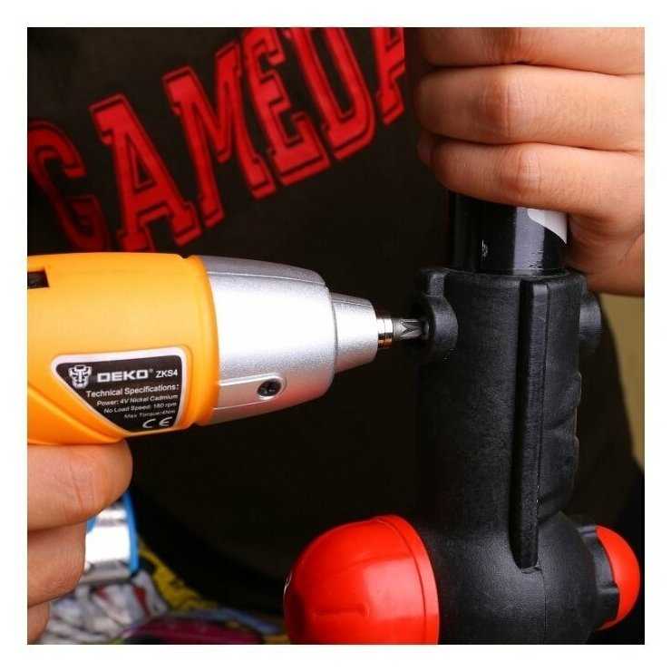 Аккумуляторная отвертка DEKO ZKS4 + набор оснастки 10 предметов фотография 5
