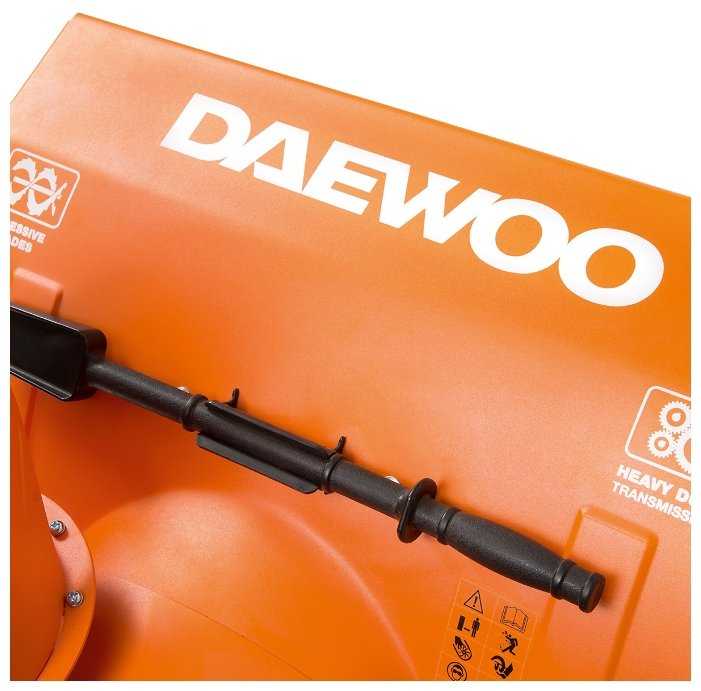 Снегоуборщик бензиновый Daewoo Power Products DAST 1080 самоходный фотография 4