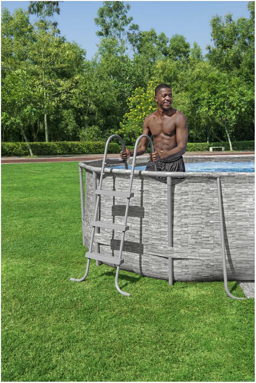 Каркасный бассейн Bestway Power Steel Swim Vista Series II фотография 3