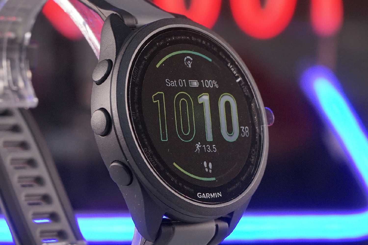 Умные часы Garmin ForeRunner 165 Music (010-02863-31) фотография 18