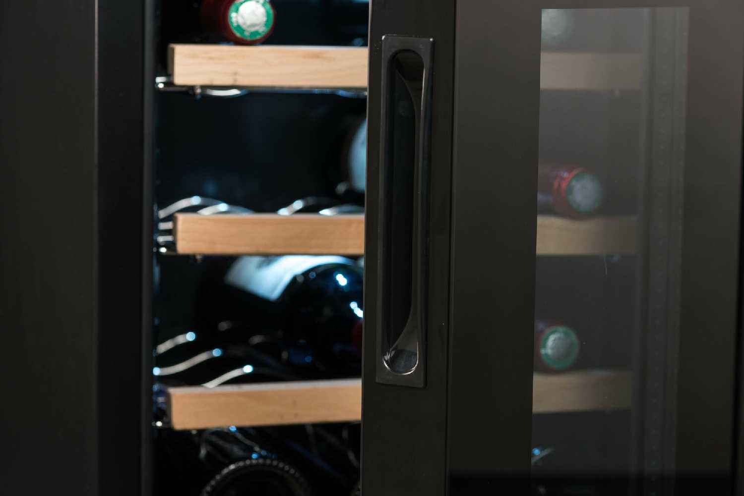 Монотемпературный винный шкаф Climadiff CC28 фотография 2