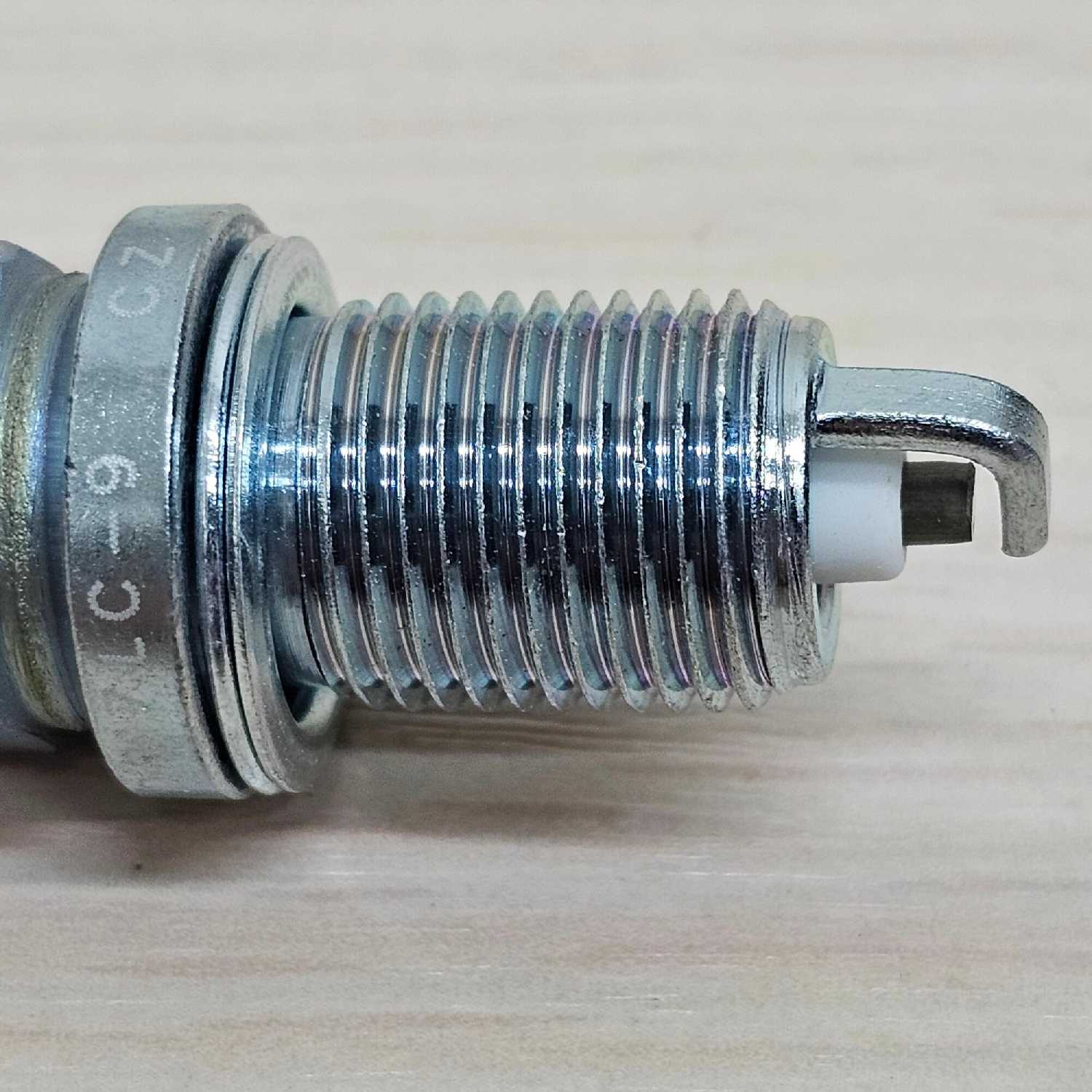 Свеча зажигания оригинальная для двигателей Z16XEP, Z16XE1, Z16XER, Z18XER, A16XER, A18XER Опель фотография 10