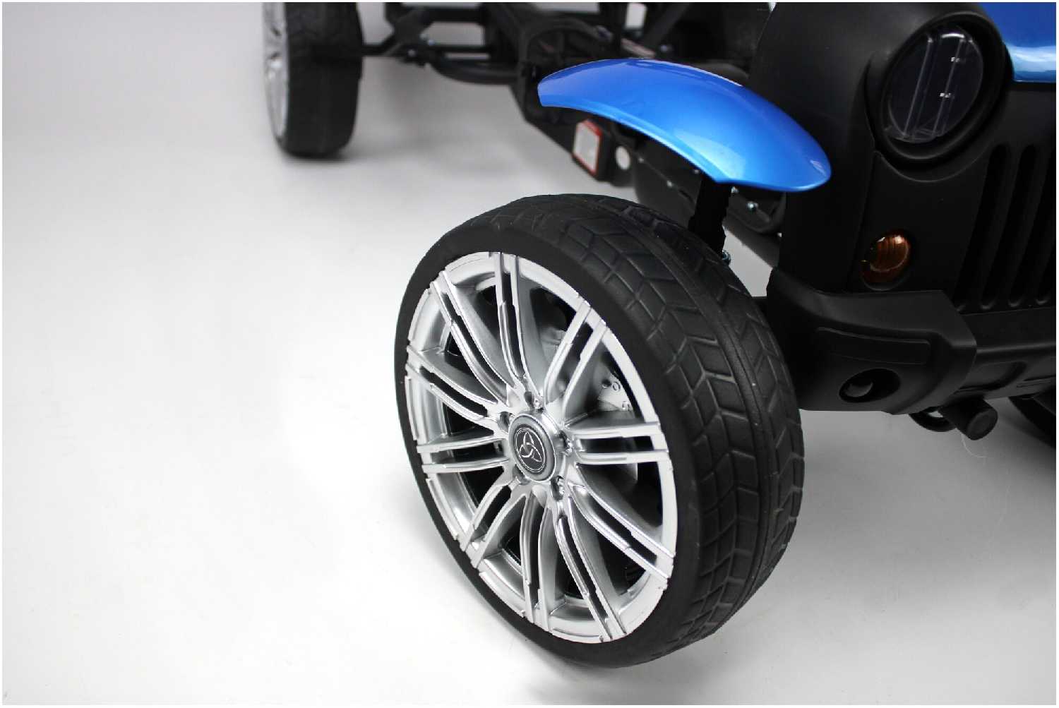 Веломобиль RiverToys C222CC фотография 8