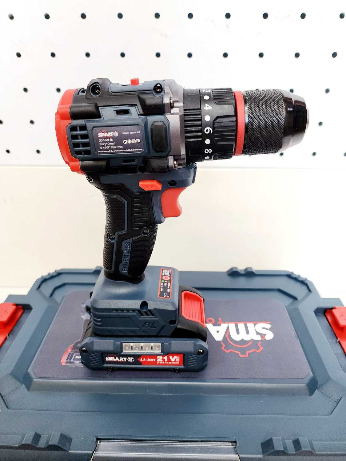 Аккумуляторный бесщеточный ударный шуруповерт Smart фотография 6