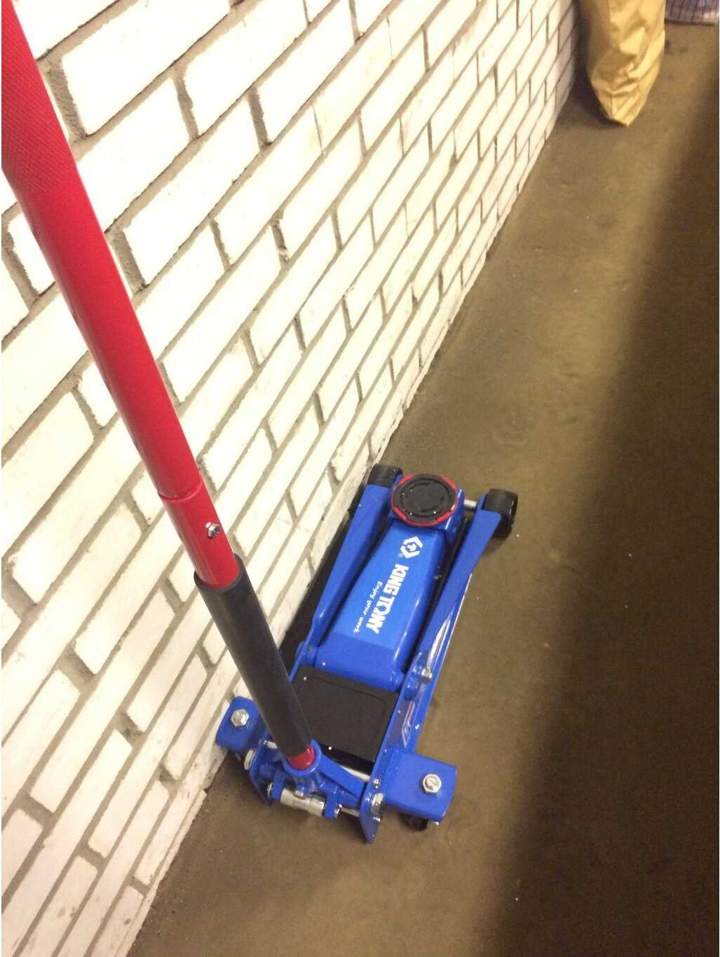 Домкрат подкатной гидравлический KING TONY 9TYT132-03A-B фотография 7