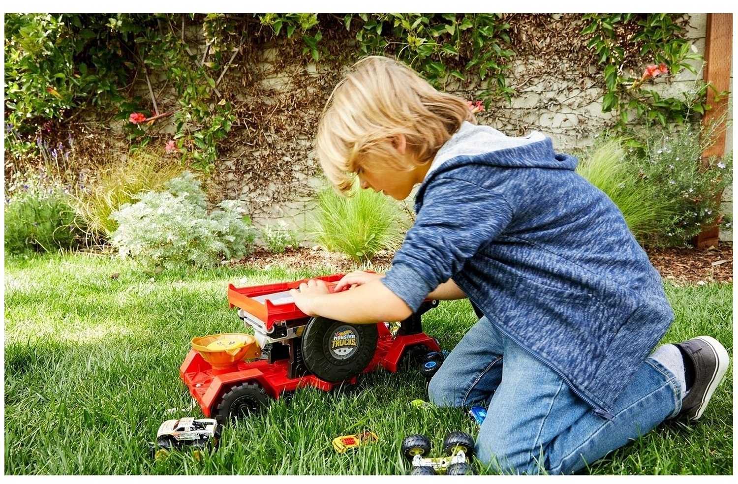 Трамплин Hot Wheels Передвижной трамплин Monster Trucks Downhill Race & Go Play Set (GFR15) фотография 16