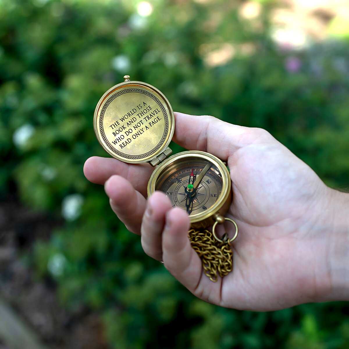 Компас Компас на цепочке с изображением