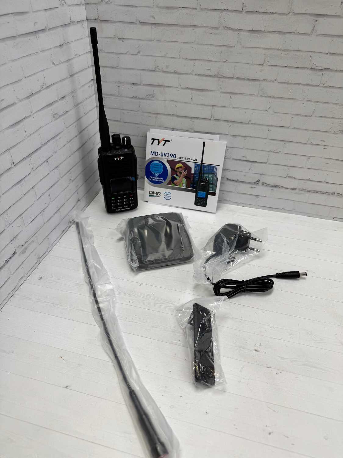 Портативная рация TYT MD-UV390 (DMR GPS) фотография 2