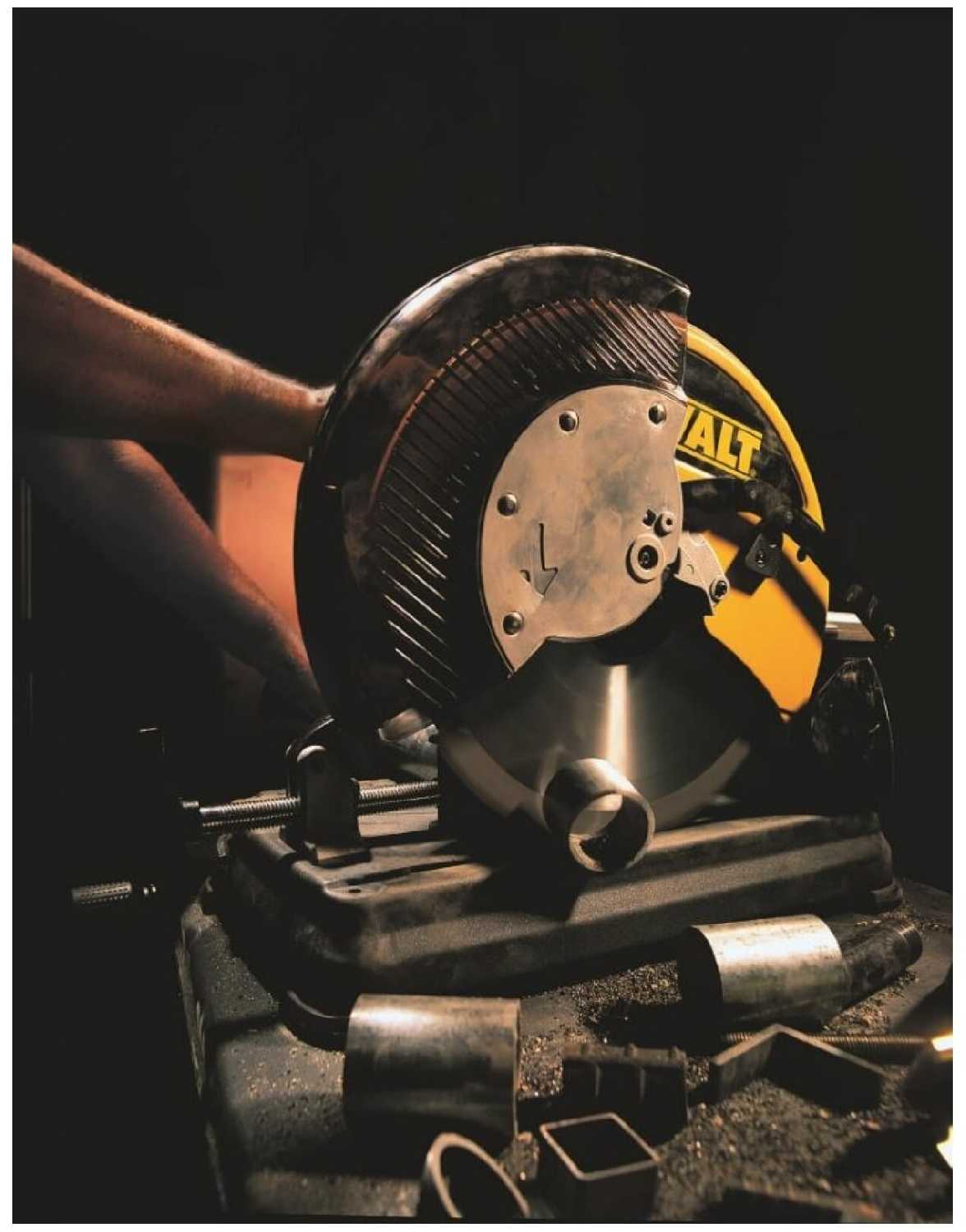 Торцовочная аккумуляторная пила DeWALT DW872 фотография 7