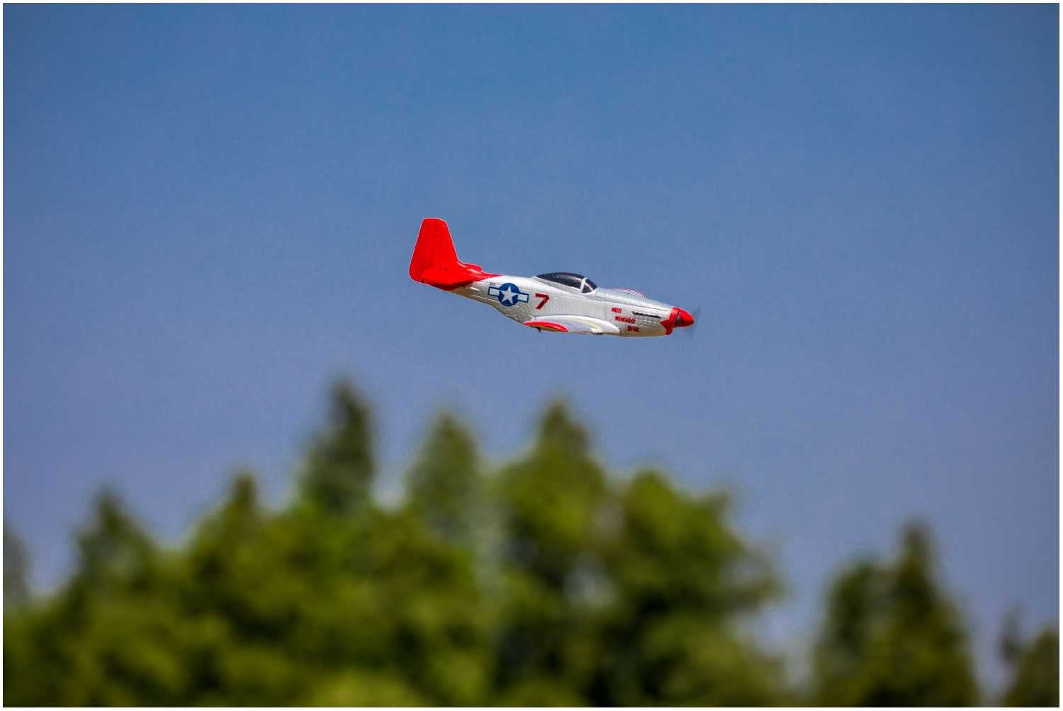 VolantexRC Радиоуправляемый самолет Volantex 761-5 Mustang P-51 RTF - TW761-5 фотография 6