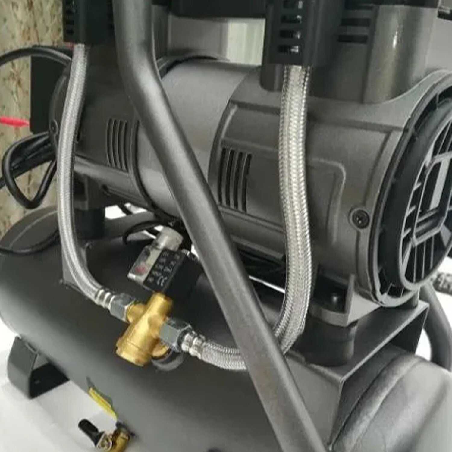 Безмасляный компрессор DWT K13-30 OA-CU фотография 2