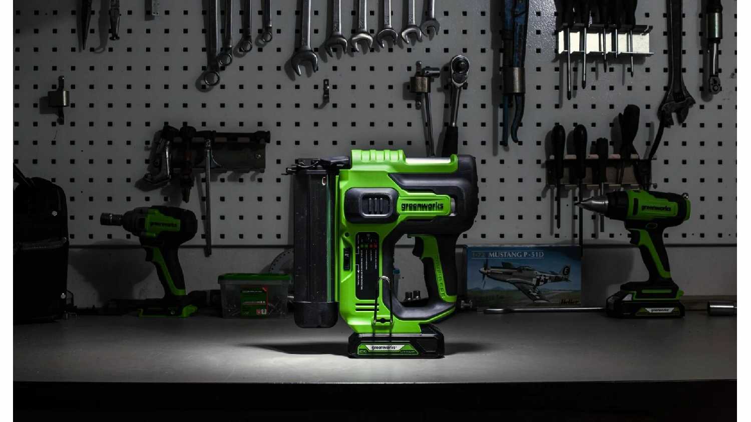 Гвоздезабивной пистолет Greenworks GD24BN 24В без АКБ и ЗУ фотография 3