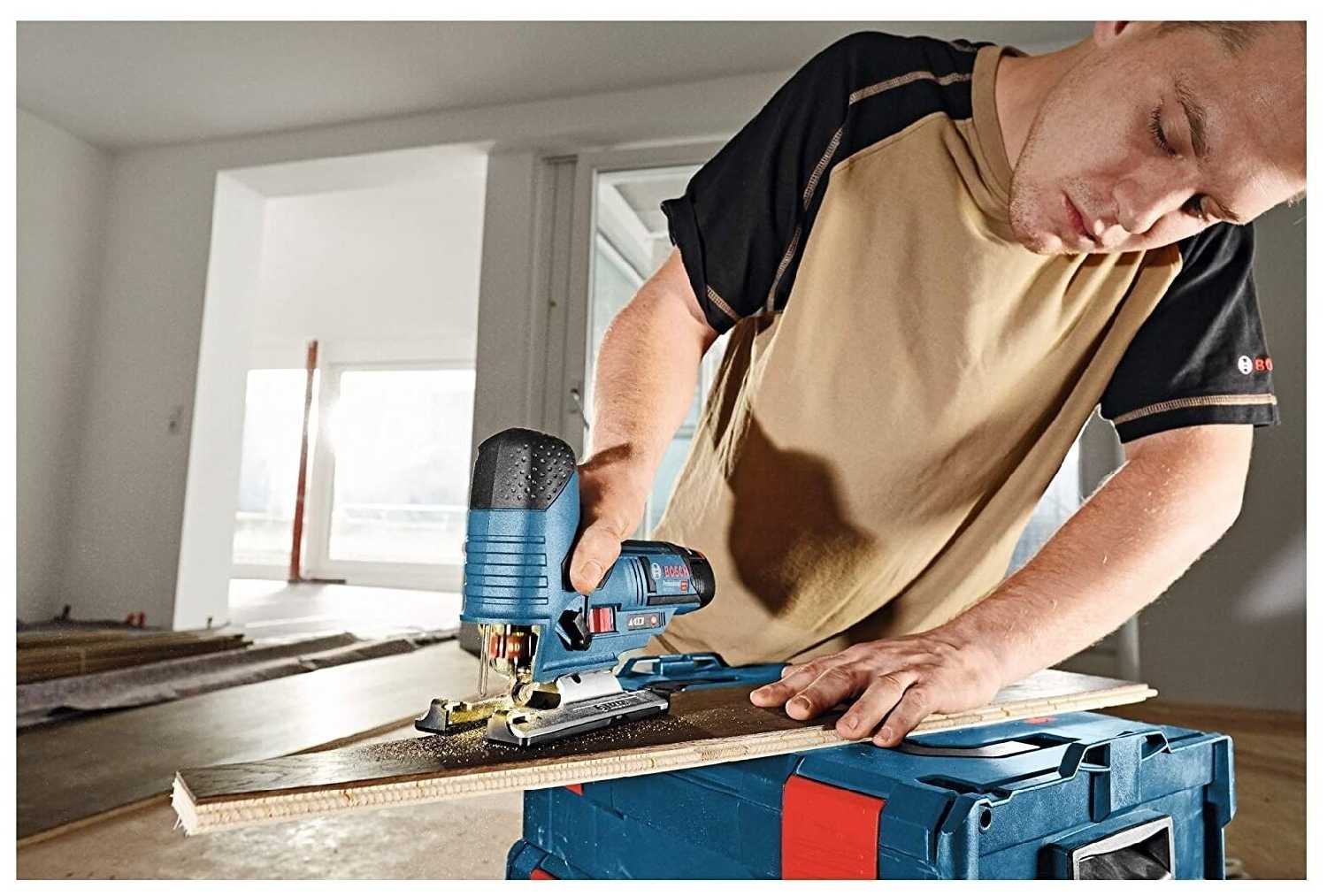 Электролобзик BOSCH GST 12V-70 фотография 1