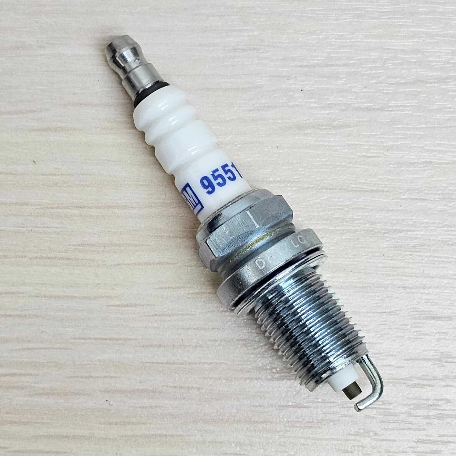 Свеча зажигания оригинальная для двигателей Z16XEP, Z16XE1, Z16XER, Z18XER, A16XER, A18XER Опель фотография 27