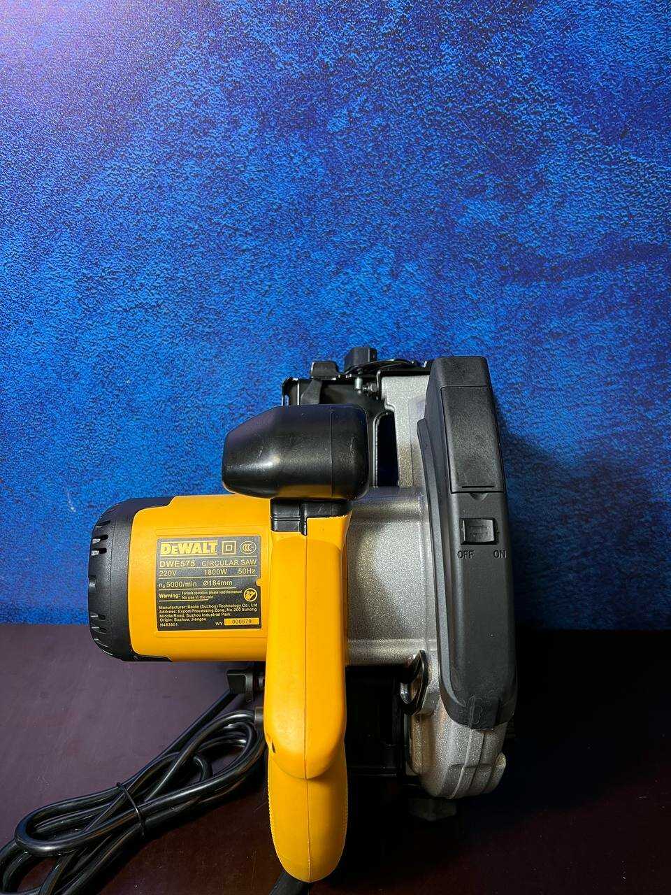 Циркулярная пила DeWalt DWE5615 (190 мм) фотография 14