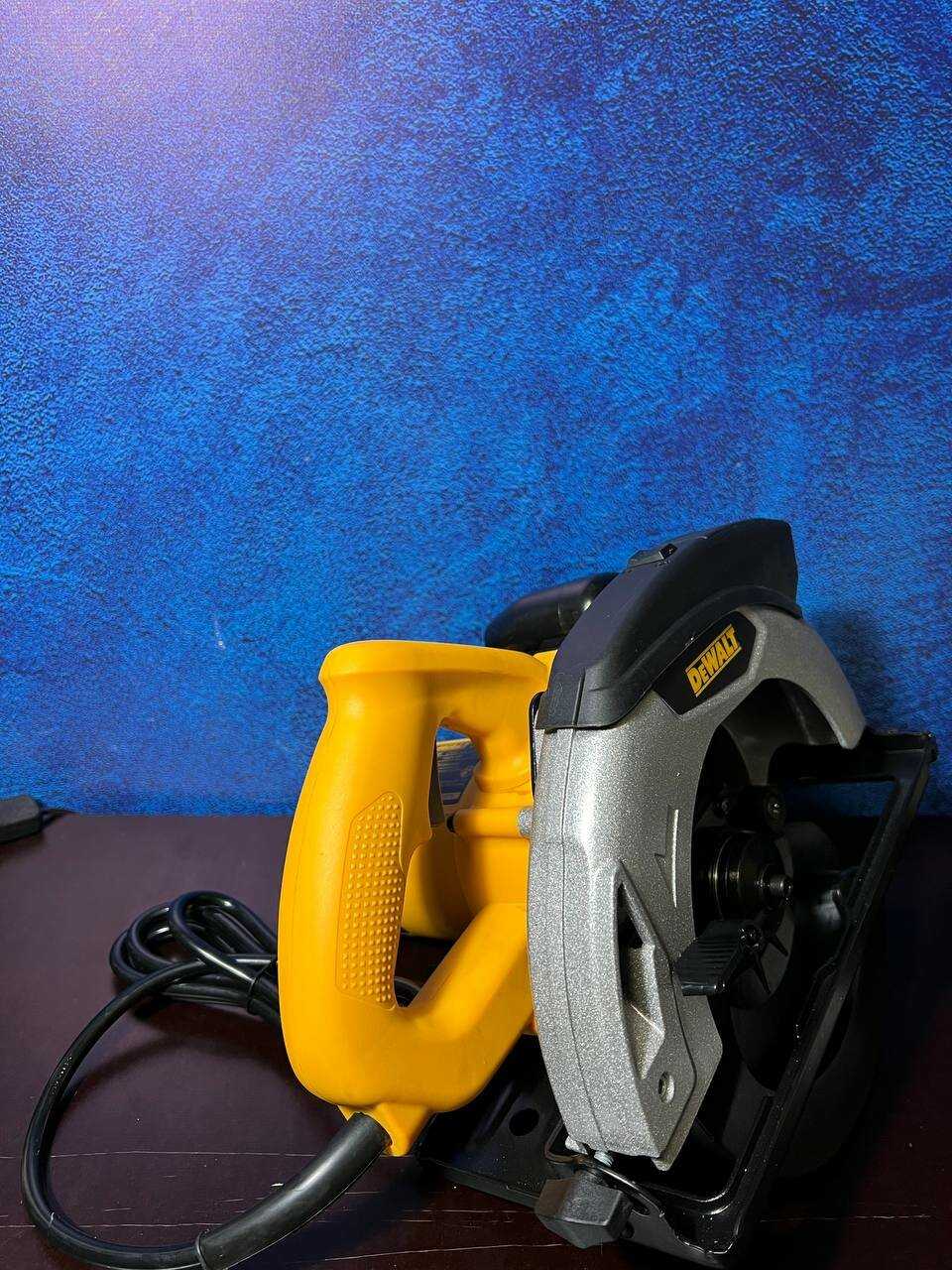 Циркулярная пила DeWalt DWE5615 (190 мм) фотография 15