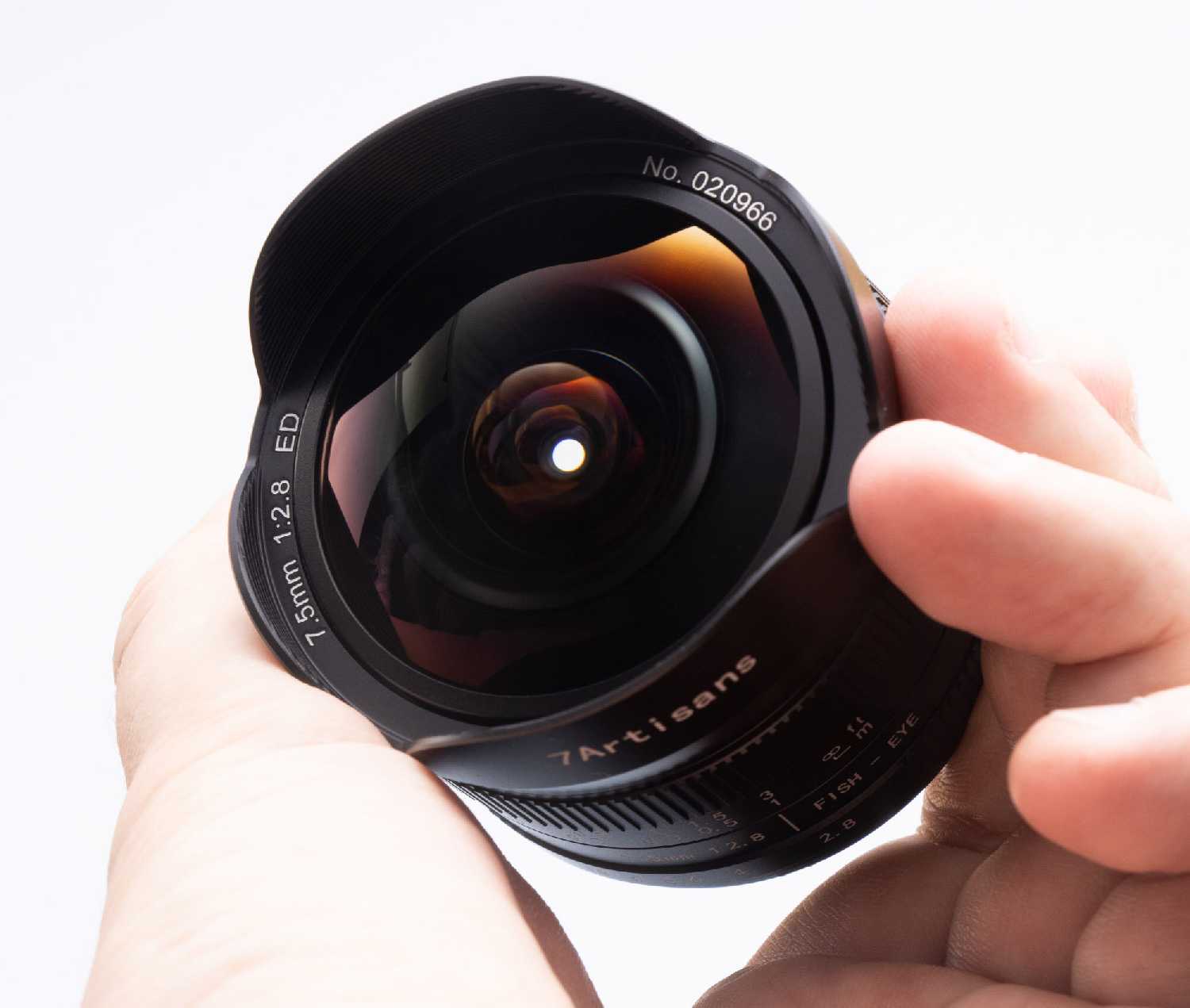 Объектив 7Artisans 7.5mm f/2.8 Mark II фотография 3