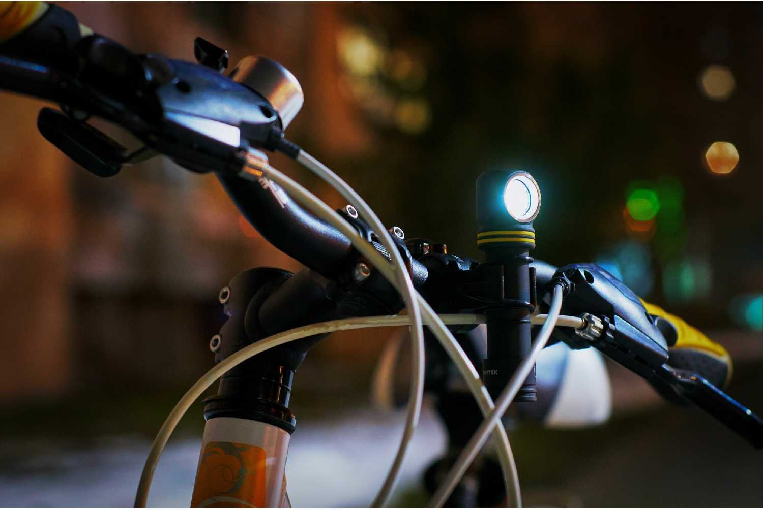 Мультифонарь Armytek Elf C2 (USB-C+18650) фотография 19
