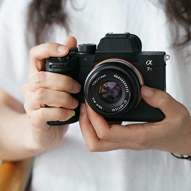 Объектив TTartisan 50 мм F2 Full Frame для Sony E фотография 1