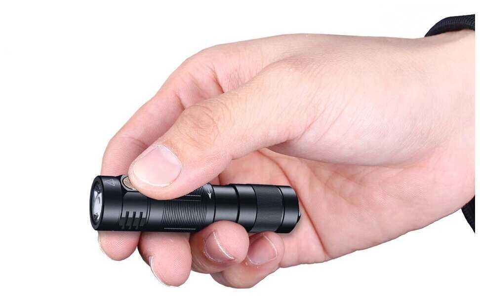 Ручной фонарь Fenix E09R, 1 х AA, диод Luminus SST-20, 124 метра, 600 люмен (Комплект) фотография 3