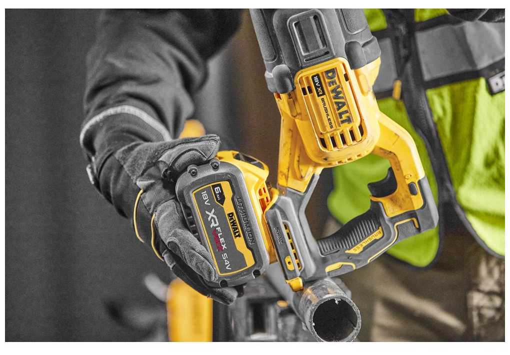 Пила DeWALT DCS386NT кейс фотография 6