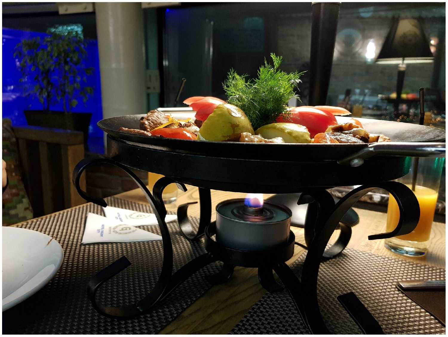 Садж чугунный для мангала сковородка жаровня с кованной подставкой 45 см фотография 2