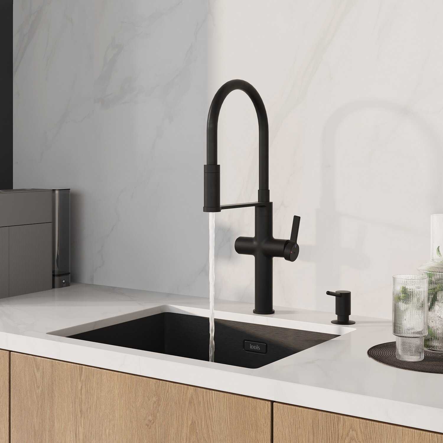 Смеситель для кухни IDDIS Ikon с каналом для фильтрованной воды и гибким изливом [IKNBLFFi05]