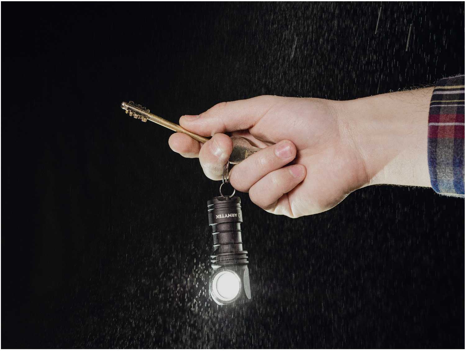 Фонарик аккумуляторный Armytek Wizard C1 Pro Magnet, Белый свет F09001C ручной налобный велосипедный кемпинговый светодиодный автомобильный магнитный фотография 13